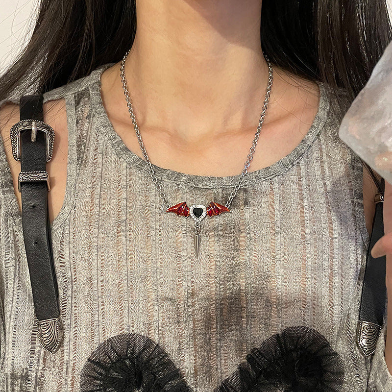 Red Wings Emblem – Colier Gothic