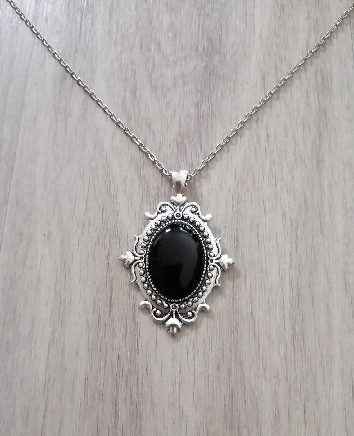 Amuletă de Bronz – Colier Vintage Gothic