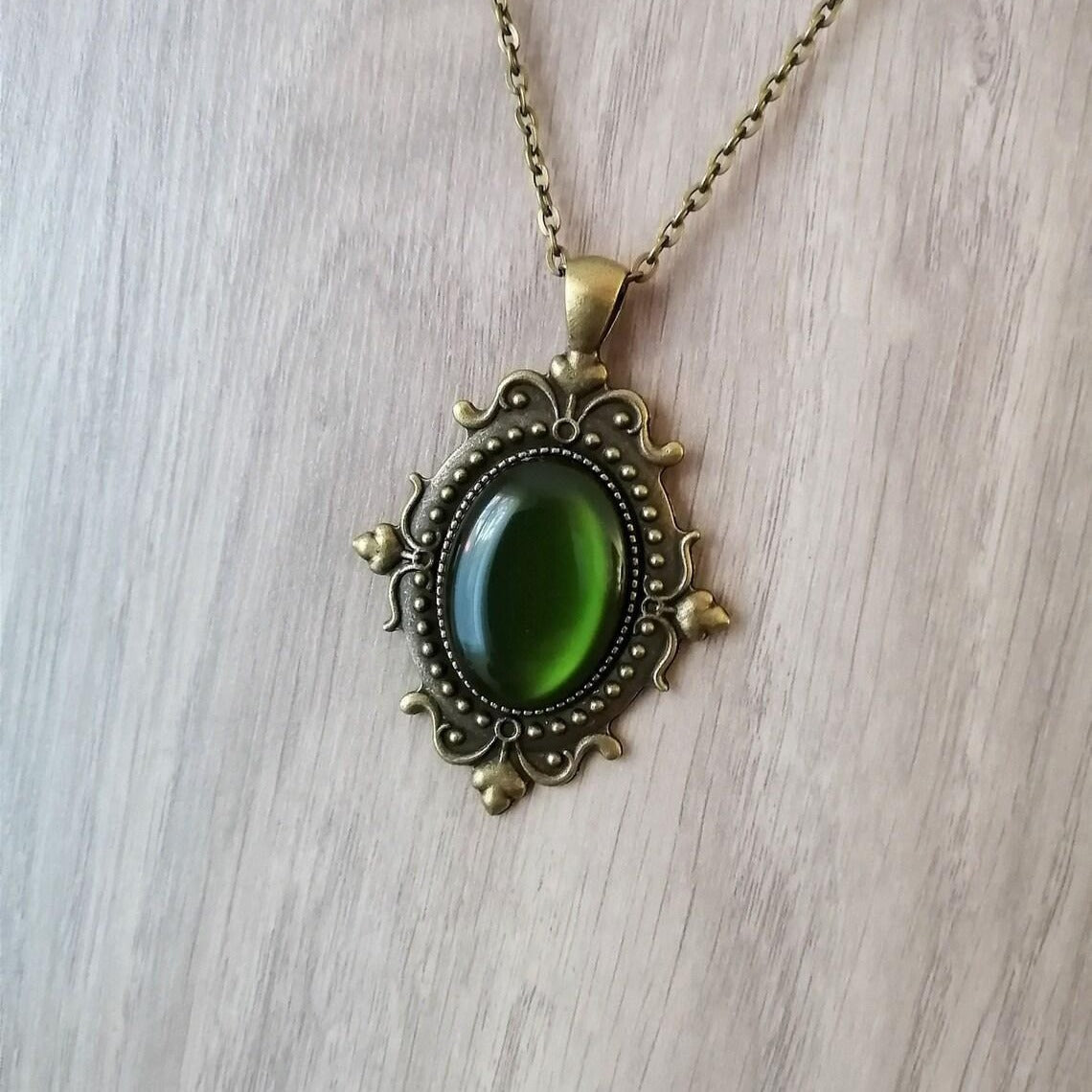 Amuletă de Bronz – Colier Vintage Gothic