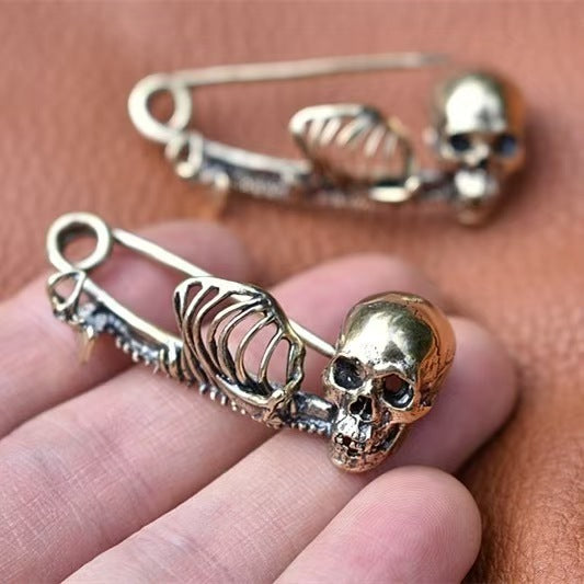 Skull Noir – Broșă Vintage în Stil Gothic