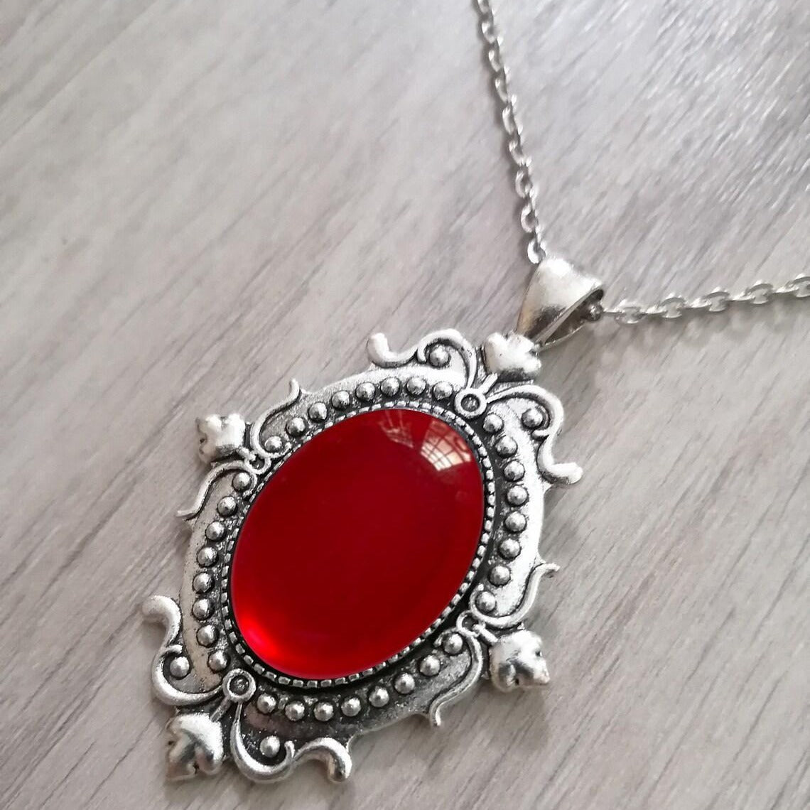 Amuletă de Bronz – Colier Vintage Gothic