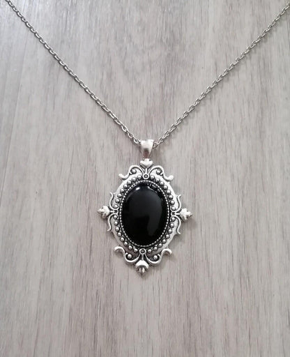 Amuletă de Bronz – Colier Vintage Gothic