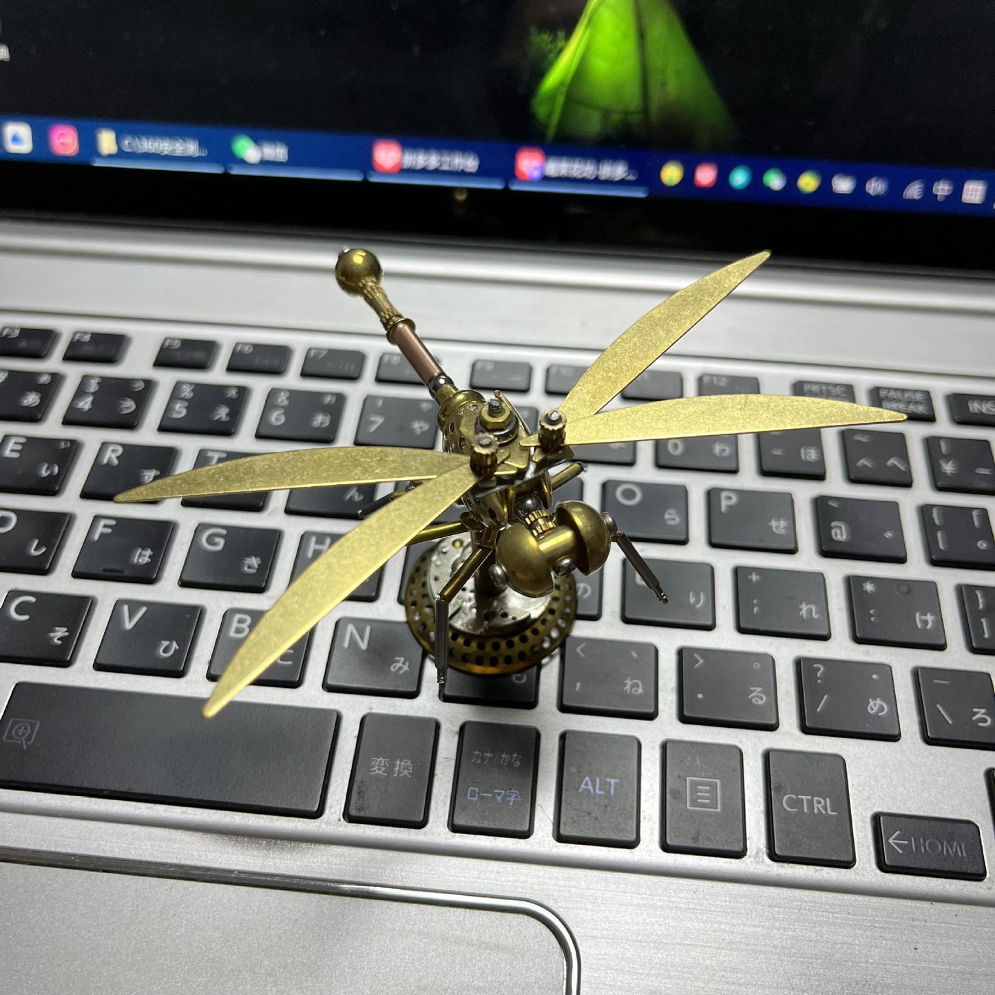 Gears & Wings – Insectă Steampunk DIY