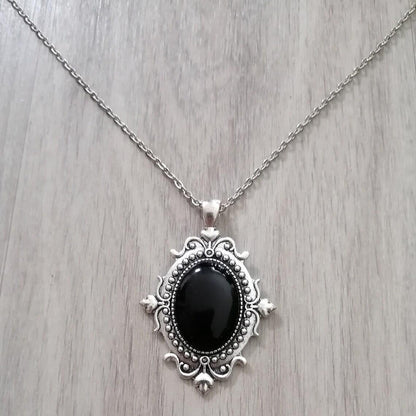 Amuletă de Bronz – Colier Vintage Gothic