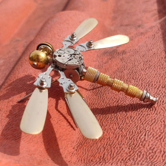 Gears & Wings – Insectă Steampunk DIY