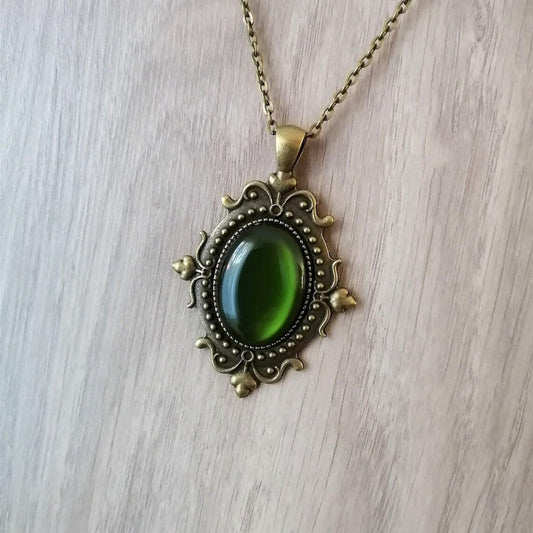 Amuletă de Bronz – Colier Vintage Gothic