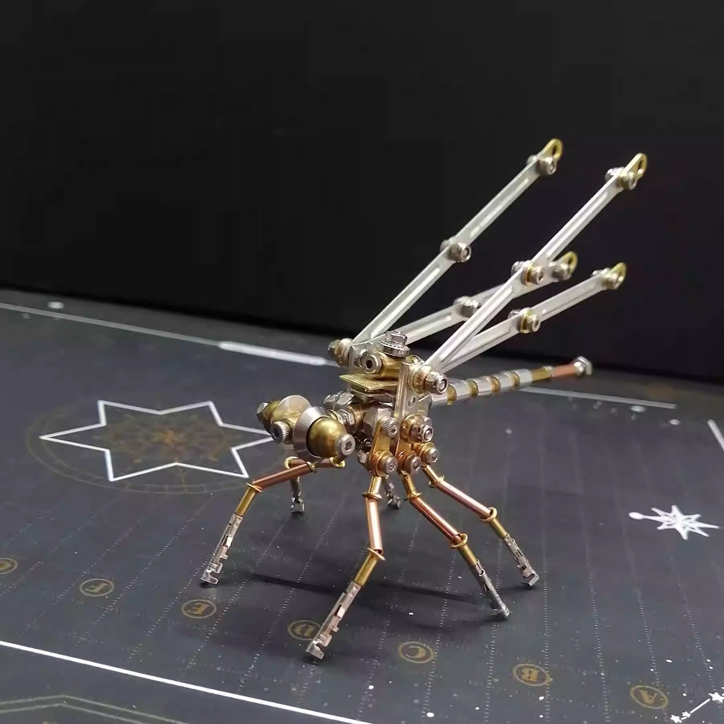Gears & Wings – Insectă Steampunk DIY